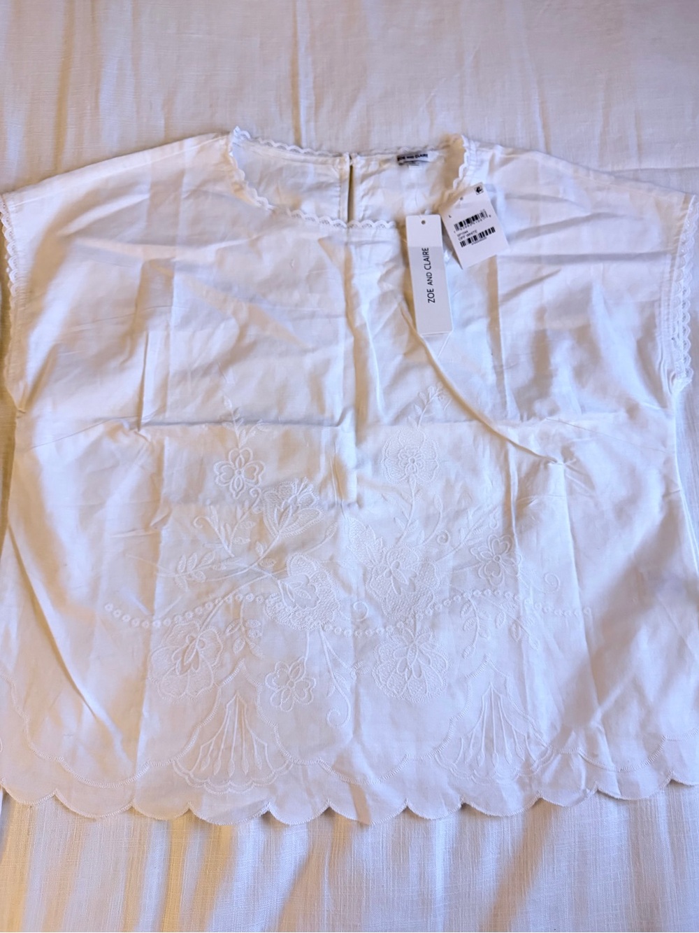 Zoe and Claire Embroidered Linen Cotton Top White Scallop Trim Size L NWT - Picture 3 of 5